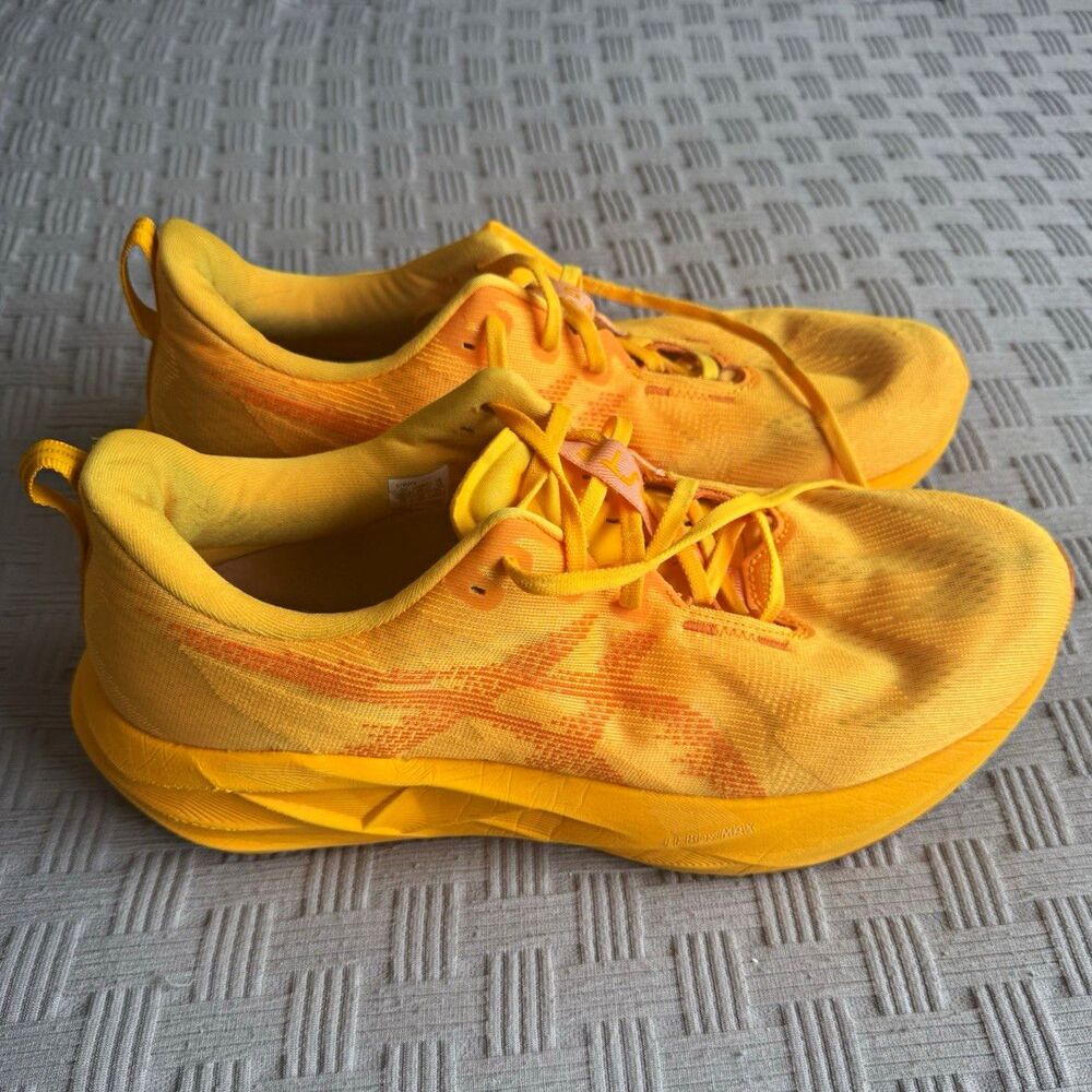 Asics Novablast 5 Yamabuki / Anzu 1011B974-800 Men's Size 12